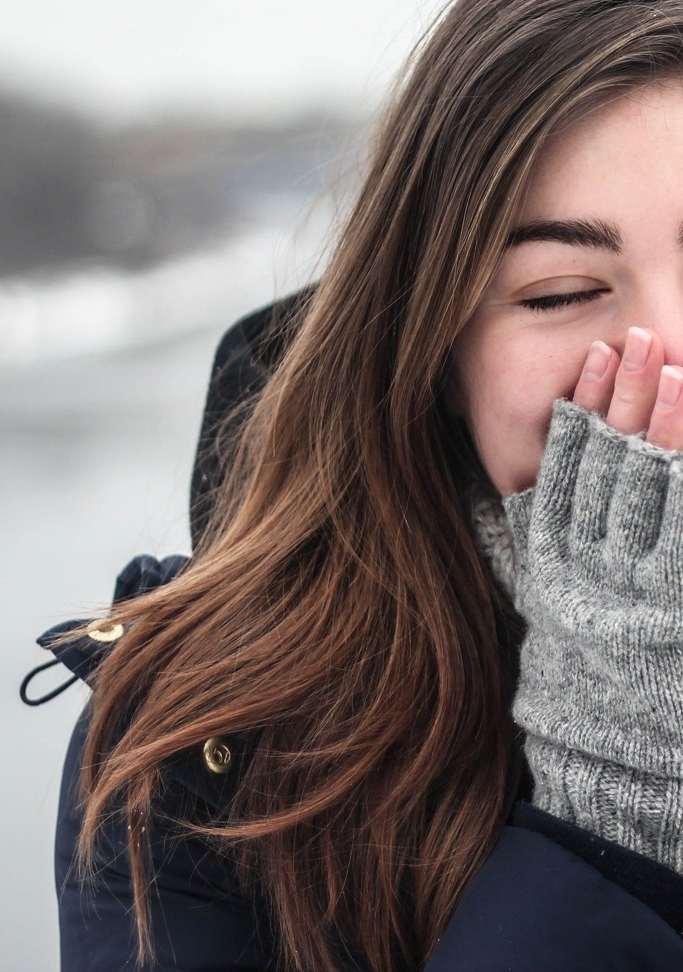 Eine erkältete Frau