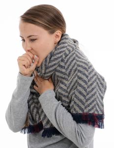 Femme avec toux